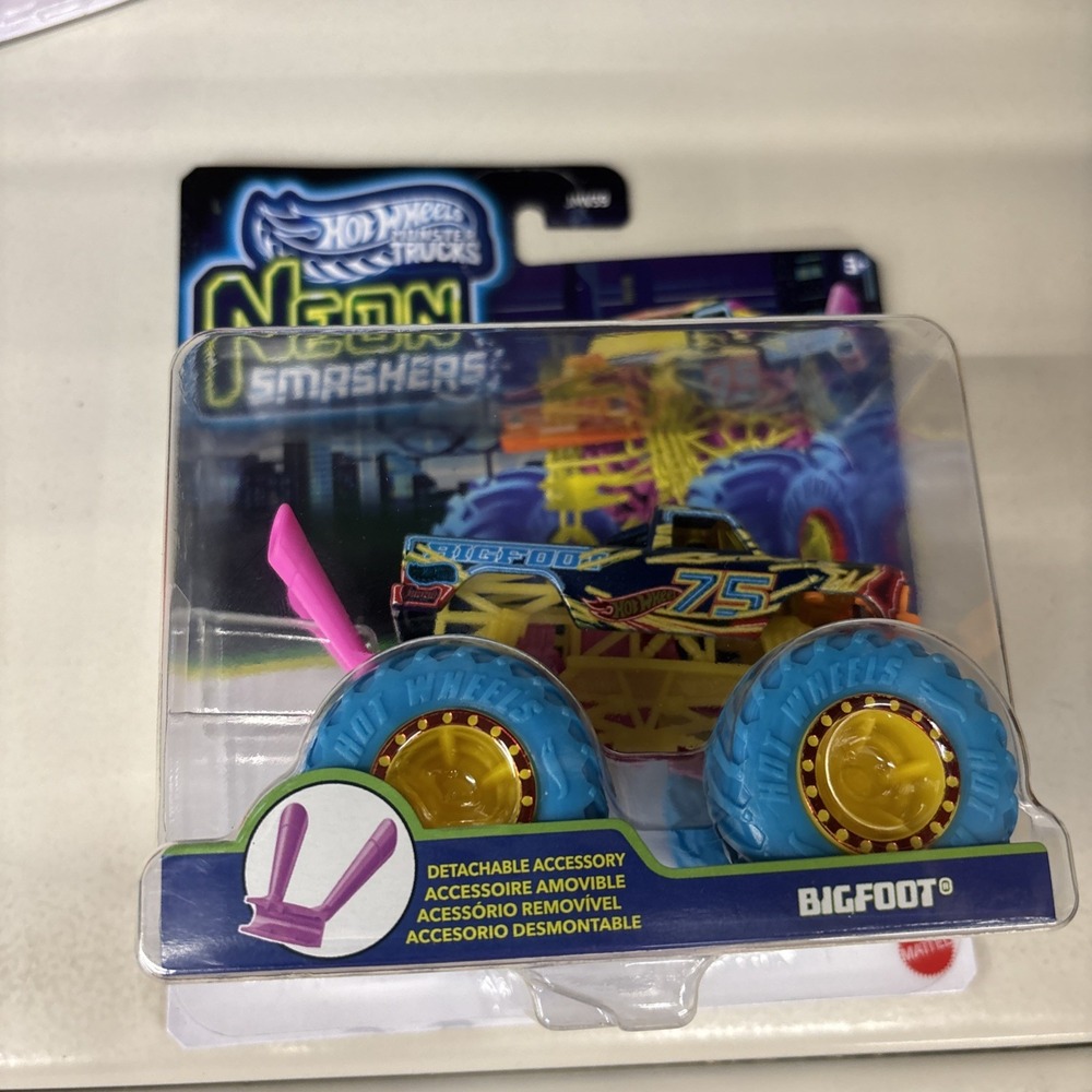 Hot Wheels Monster Trucks (Neon Smashers)  -  "BIG FOOT"